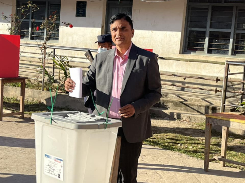 पहिलो भोट खसाल्न पाउँदा योगेश भट्टराई मख्ख